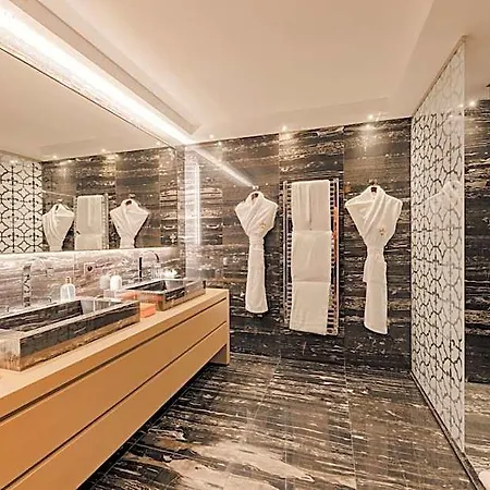 Hotel Ultima 5*
